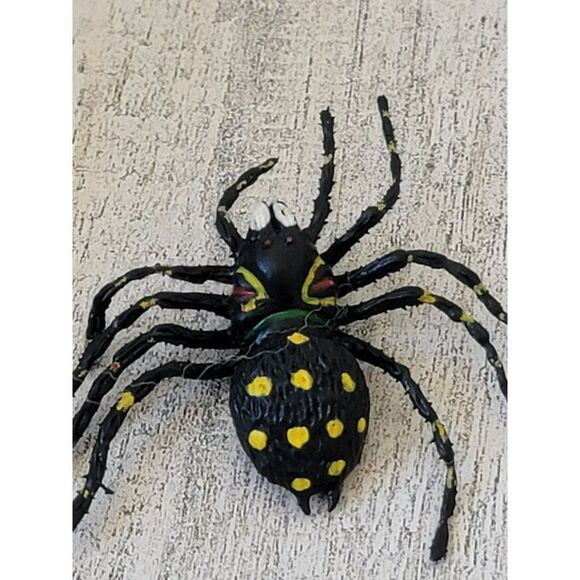 Yellow spotted spider tarantula scary bug toy figure - Picture 2 of 4